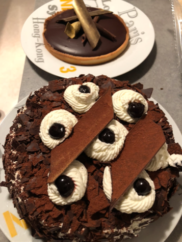 CAPHandiCAP2's tweet photo. Bonjour Twitter !  
Théo, jeune homme autiste, est à la recherche d'un nouveau maître d'apprentissage pour sa deuxième année en CAP patisserie. Un retweet serait d'une grande aide, on compte sur vous !
#autisme #patisserie https://t.co/CECffBW86p