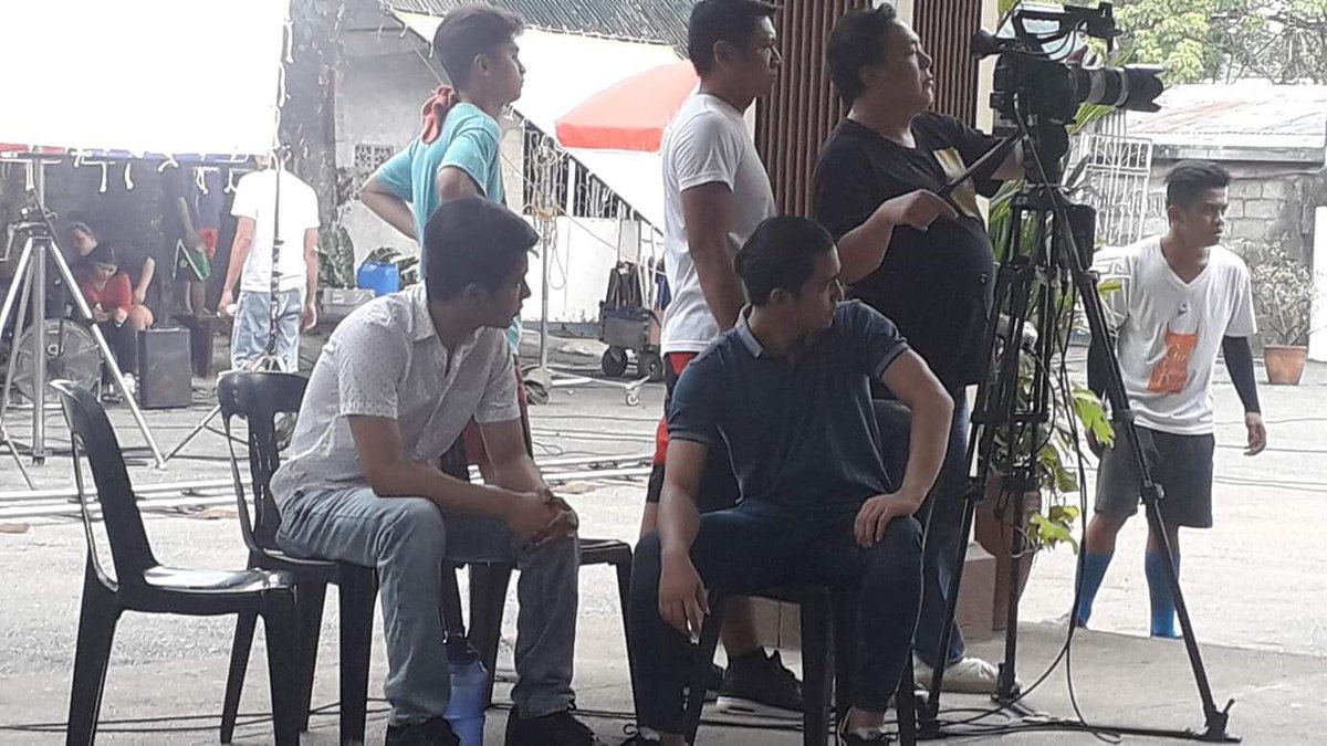 Jcstersupdate's tweet photo. On the set! 🙂
#mmk #lasttapingday
Ctto: 💙 https://t.co/9cZlWWdtPc