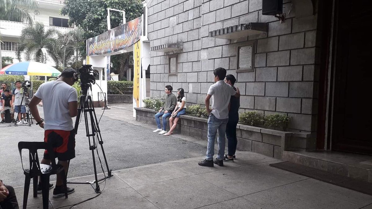 Jcstersupdate's tweet photo. On the set! 🙂
#mmk #lasttapingday
Ctto: 💙 https://t.co/9cZlWWdtPc