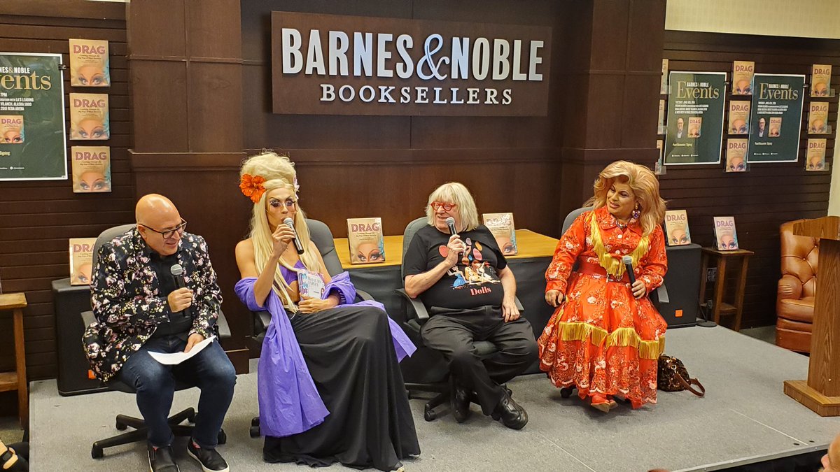BNEventsGrove's tweet image. HAPPENING NOW!!!
@frankdecaroshow and his Very Special Guests Bruce Vilanch, Reba Areba and Alaska 5000  at  Barnes &amp;amp; Noble in The Grove  celebrating &quot;Drag: Combing Through the Big Wigs of Show Business&quot;. #Drag #FrankDecaro #pride