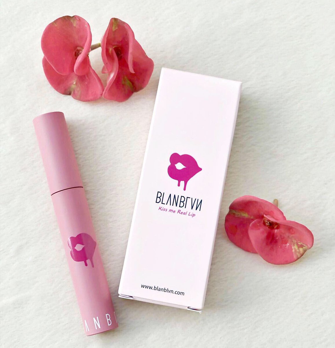 GlamDe's tweet photo. 18:41
BlanBlvn kiss me real lips no. 02 Celeb Rose, @blanblvnth creamy lipstick but easy to apply on your lips. It gives a natural color and buildable. #gaedeglam #เก๋เดอแกลม #40เพิ่งคิดรีวิว #blanblvnthailand #beautyreview #ไว้รีวิวห้ามขายของโว้ยย https://t.co/cQ4042uMow