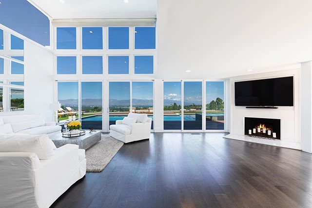waynefordfilms's tweet photo. Room with a view! 17925 Medley Dr #spitzcamerongroup #realestate #encino #studiocity #tarzana #interior #windows #california #losangeles #luxuryhomes #luxury #luxurylifestyle #homes #home #estate #modernhome #pool #viewproperty #views #berkshirehathaway … https://t.co/SpuvIdsZrN https://t.co/lHGkCIAm9t
