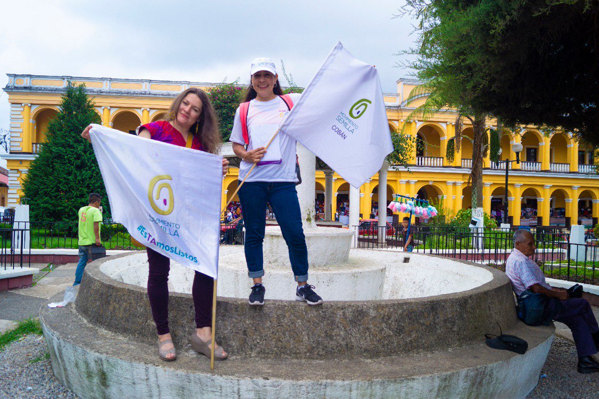 almaluzguerrero's tweet photo. Nuestro caminar es alegre y honesto. Compartiendo esperanza y entusiasmo junto a grandes candidatos como @LicBayron, @brypadesigns, @cuevas_marcio, @MarioChen76 o @QuetzaliCerezo, entre muchos más, recorrimos Cobán. La meta está cerca. ¡La Semilla crece! #VotaSemilla 🌱 https://t.co/26dwmjojYK
