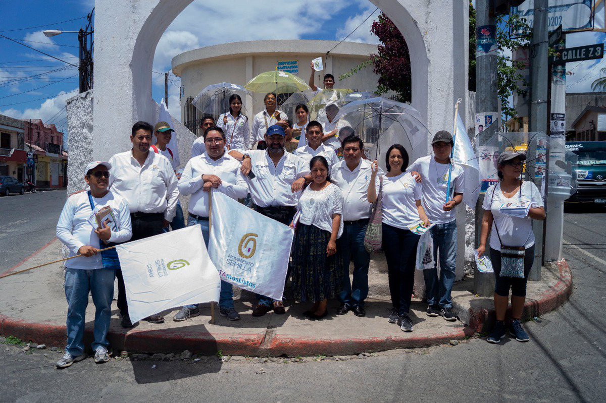 almaluzguerrero's tweet photo. Nuestro caminar es alegre y honesto. Compartiendo esperanza y entusiasmo junto a grandes candidatos como @LicBayron, @brypadesigns, @cuevas_marcio, @MarioChen76 o @QuetzaliCerezo, entre muchos más, recorrimos Cobán. La meta está cerca. ¡La Semilla crece! #VotaSemilla 🌱 https://t.co/26dwmjojYK