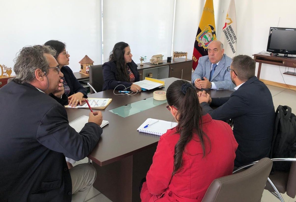 conadisecu's tweet photo. Xavier Torres, presidente del #CONADIS, mantuvo reunión con Michel Deffontaines de #Moveability y con la Dirección de Discapacidades de @Salud_Ec para analizar acuerdos de cooperación internacional orientados a la capacitación en temas vinculados a órtesis y prótesis. https://t.co/0392SnJdMd
