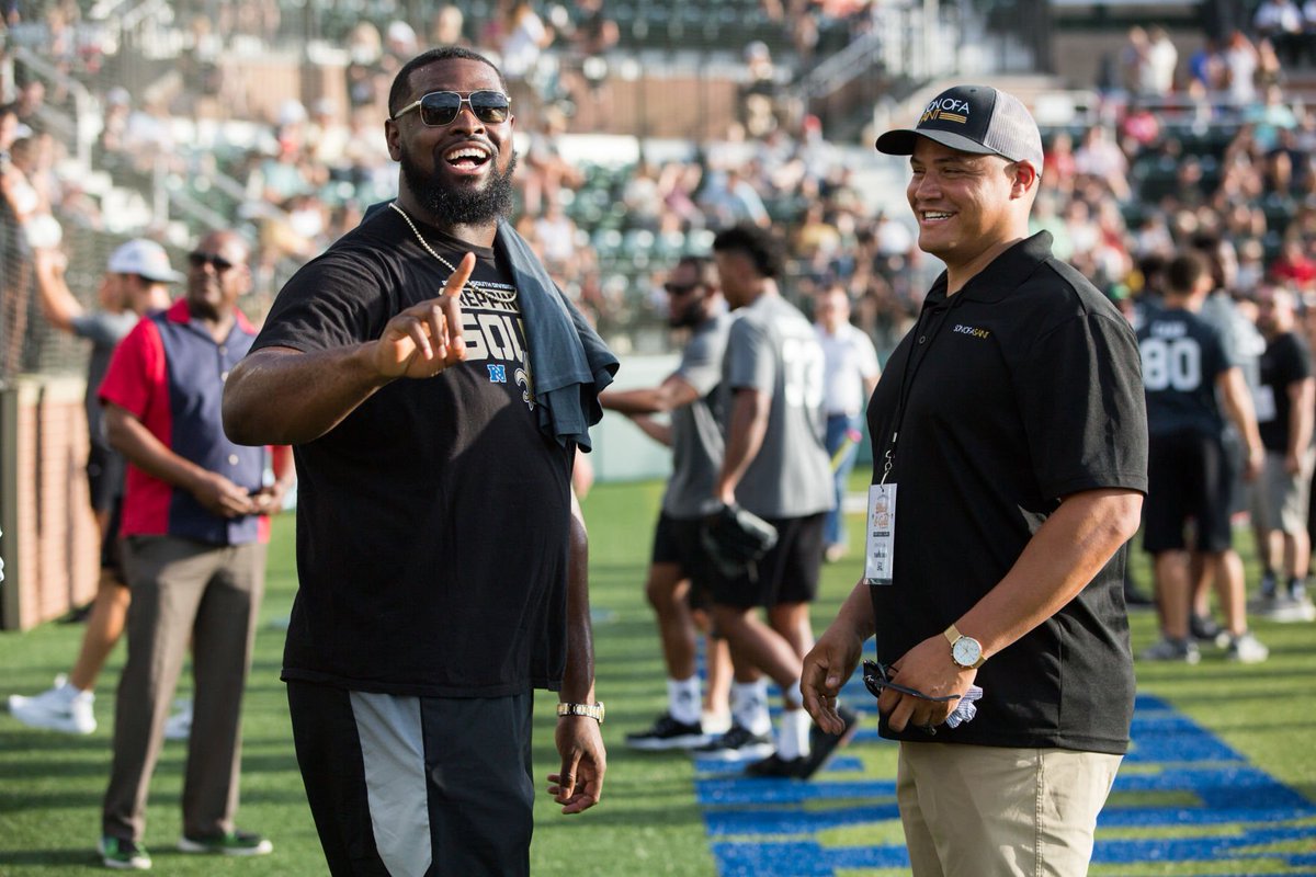 Jeff_Nowak's tweet photo. Y'all, tonight's #Saints softball game was a full mood.

You had @camjordan94 racing a 🐼. @TedGinnJr_19 dropping bunts &amp; jawing with an ump. @CGJXXIII showing off the most adorable Saint you'll find. Selfies galore. Oh, and softball happened

click dat 👇
https://t.co/zbEpn0bLNG https://t.co/fhe6s2fbDx