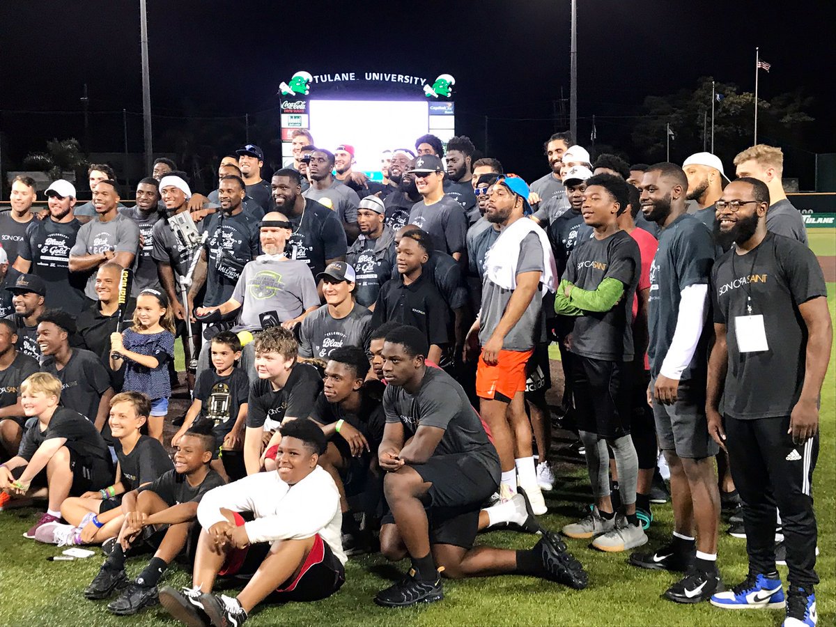 Jeff_Nowak's tweet photo. Y'all, tonight's #Saints softball game was a full mood.

You had @camjordan94 racing a 🐼. @TedGinnJr_19 dropping bunts &amp; jawing with an ump. @CGJXXIII showing off the most adorable Saint you'll find. Selfies galore. Oh, and softball happened

click dat 👇
https://t.co/zbEpn0bLNG https://t.co/fhe6s2fbDx