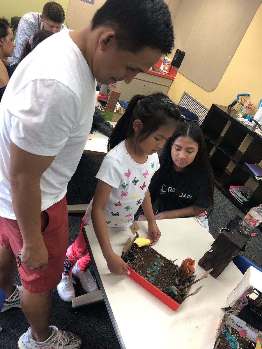 AGCS_01's tweet photo. #FirstGrade rocked the #STEAM Fair! S’s designed gardens for township communities in #SouthAfrica both through diorama &amp; #MinecraftEdu followed by a @Sway or #PowerPoint. S’s also made South African food! Way to go! #MIEExpert GirlsInSTEM @rentonprep @em_chant https://t.co/HASh37mcw8