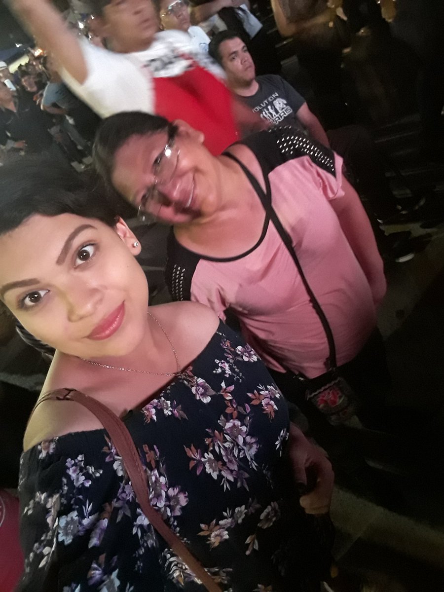 CazaresVanezza's tweet photo. Disfrutando #ElRetro2019 
@LAMEJORFMMTY 
Ese loco soy Yooo  🎶

Solo tu,solo tu amoor ... https://t.co/TyXjtgUjLI