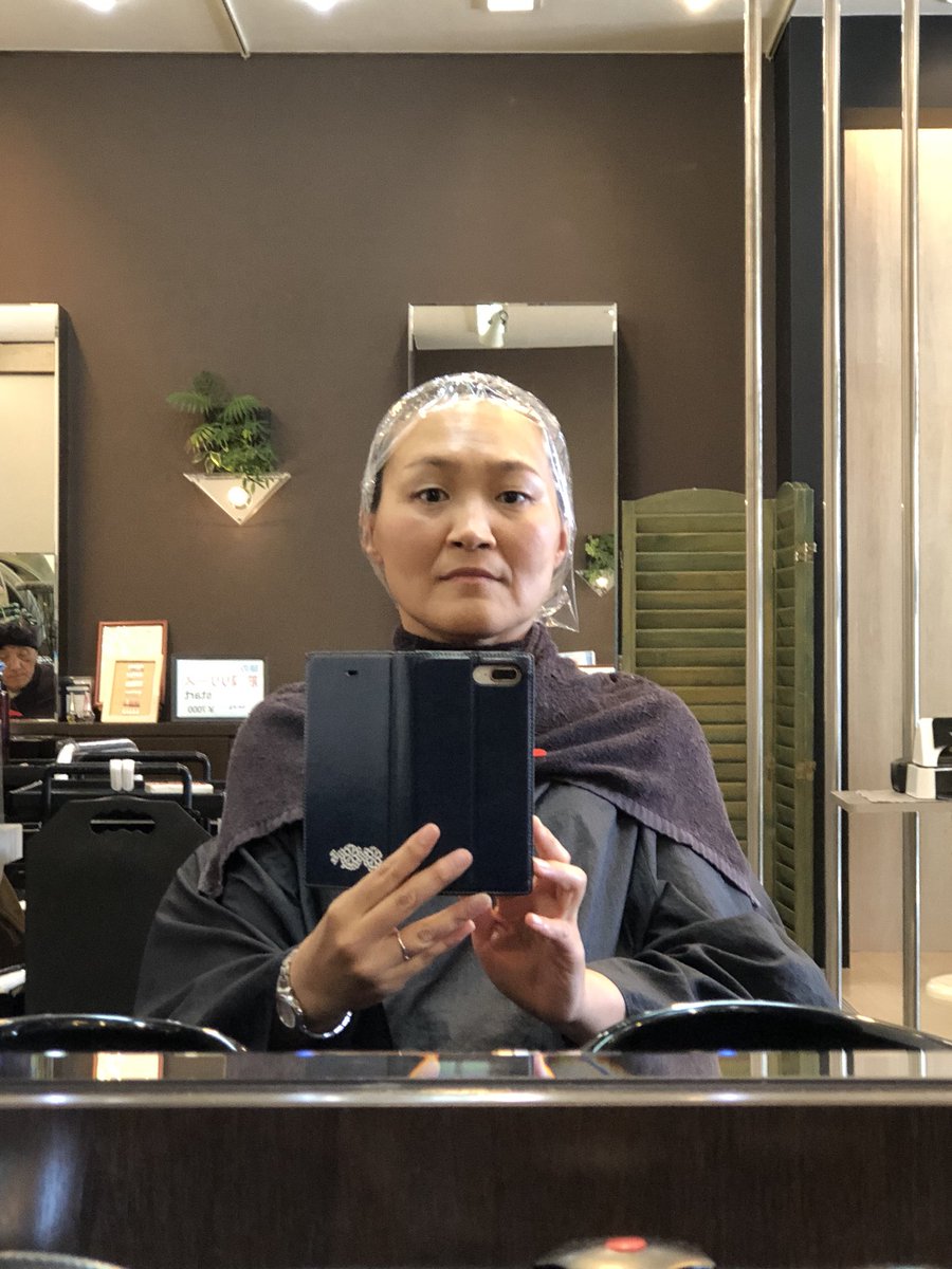 freeseason839's tweet photo. 1年半近く久しぶりに美容院来たぞ💇‍♀️娘は旦那さんに預けてひとり時間もらったぞ❗️どうなるのかこうご期待してください！
#RooPoo
#堺市 https://t.co/AAIjnyLW0R
