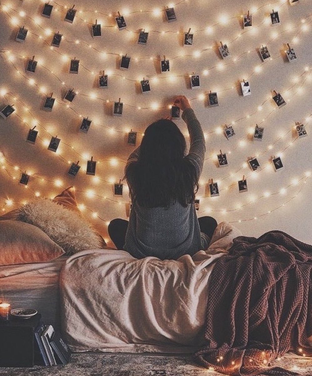 موسم تساقط جميع الاشياء من يدي دون ان التقطها🖤