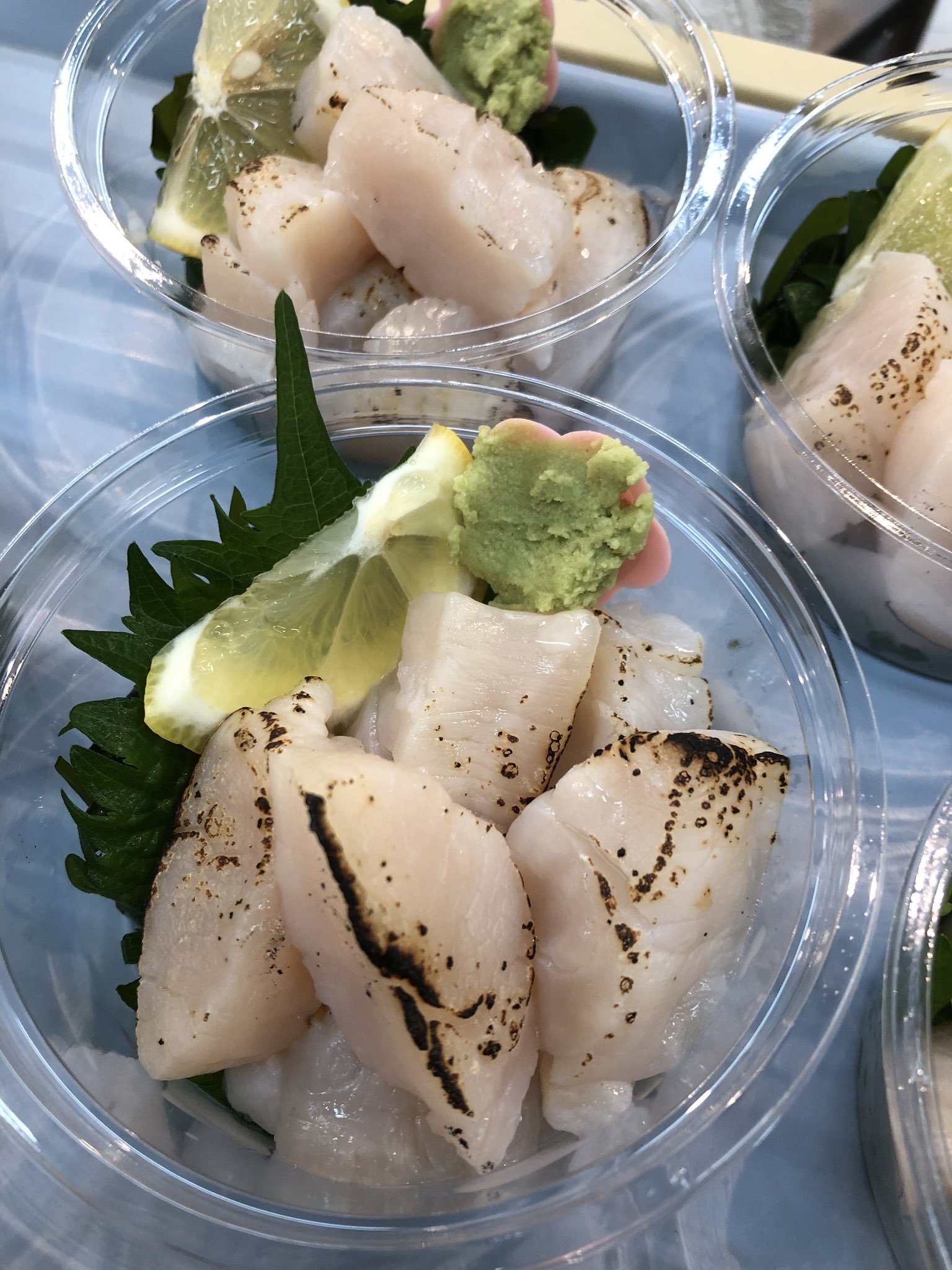 魚市 二子新地鮮魚店 No Twitter 魚市です おはようございます 本日のおすすめ 常磐産特大 天然ひらめ切身 ホイル焼きセットも出ました 北海道産生ほたて炙り刺 石川産大羽いわし刺身 酢〆 山口産真あじ刺身 タタキ なめろう 北海道産つぶ貝刺身 銀
