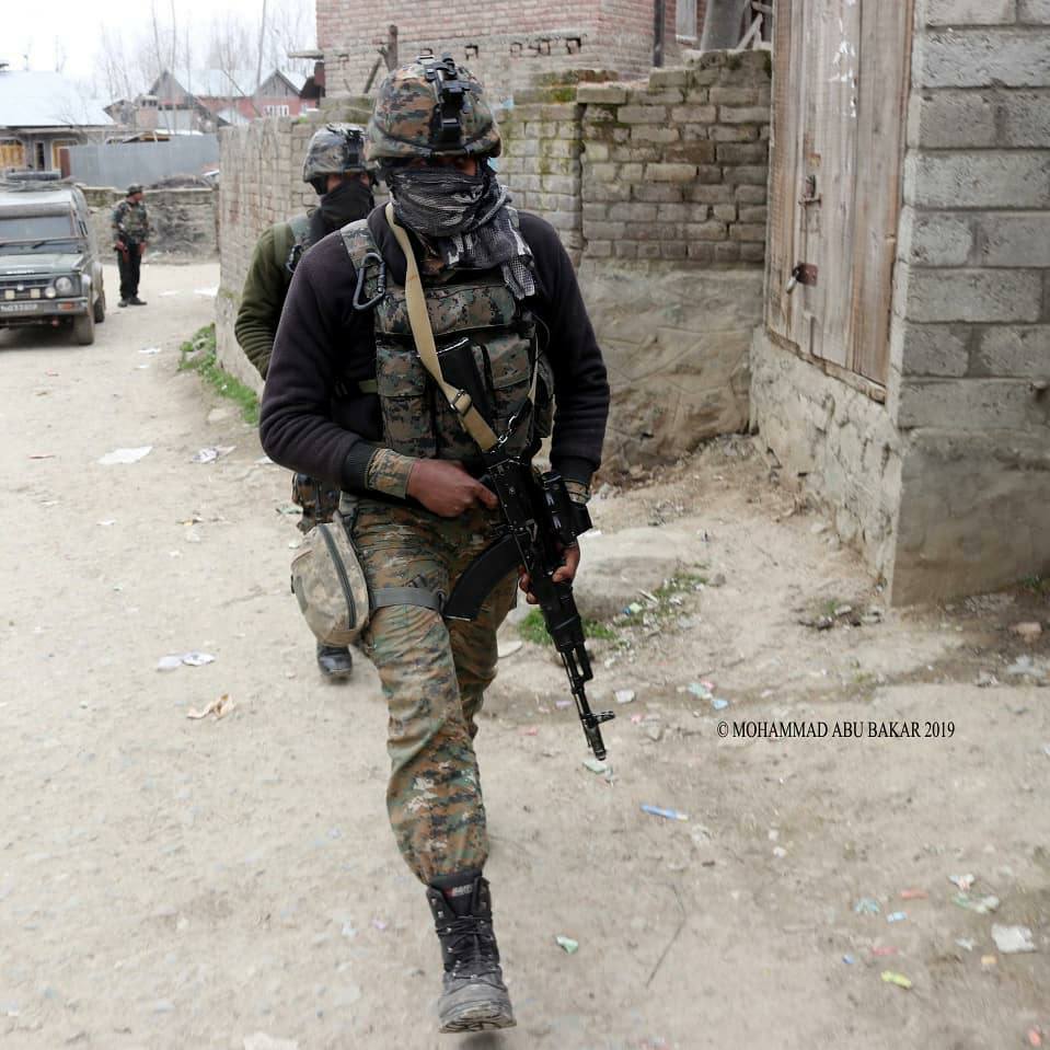 Indian Defence Facts on Twitter: "Indian Navy Marine Commandos (MARCOS) in action in Kashmir Tavor TAR-21 with MEPRO MOR Red Dot Sight and AK-103 with 1P29 Optic and MOR Red Dot Sight.…