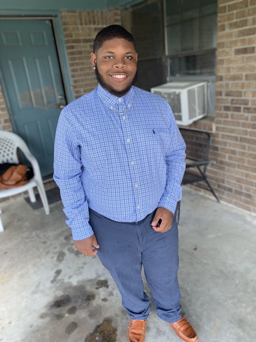 229CharlesG's tweet photo. @foreverniamarie Yooo. Im CharlesG. My Major is Middle Grades Education 👨🏽🏫📚. Im a cool ass individual. I like to socialize and just vibe with people. I hope to partake in a lot of litness with yall😎🔥 #WhosWhoAtVState https://t.co/OoiedvYhLn