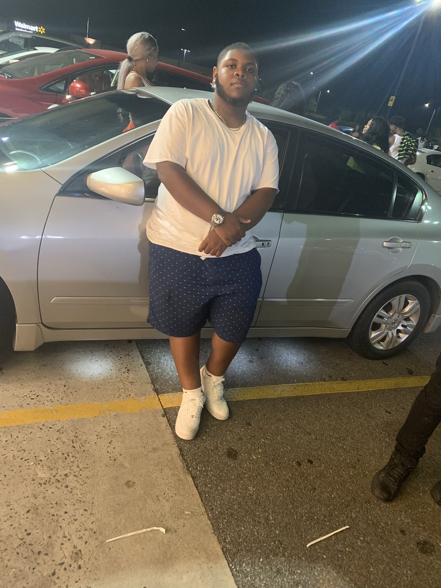 229CharlesG's tweet photo. @foreverniamarie Yooo. Im CharlesG. My Major is Middle Grades Education 👨🏽🏫📚. Im a cool ass individual. I like to socialize and just vibe with people. I hope to partake in a lot of litness with yall😎🔥 #WhosWhoAtVState https://t.co/OoiedvYhLn