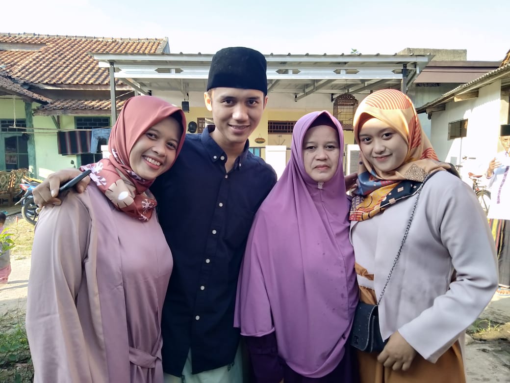 Rubinurabbas's tweet photo. Keluargaaa... https://t.co/FO4KnlJqNo