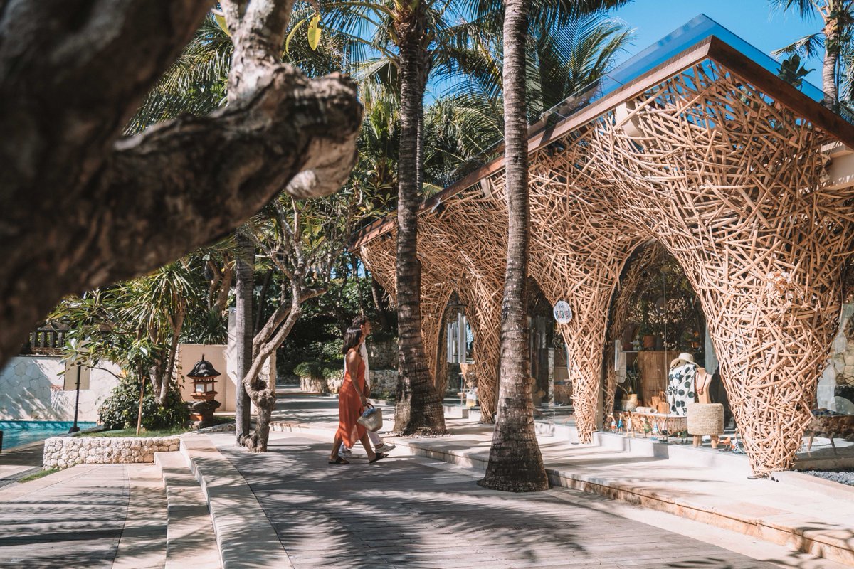 Tips no. 581 on how to court your loved one the Padma way: take them on a shopping spree at our brand new Beach Shop! ;)⠀ ⠀

#padmalegian #padmahotels