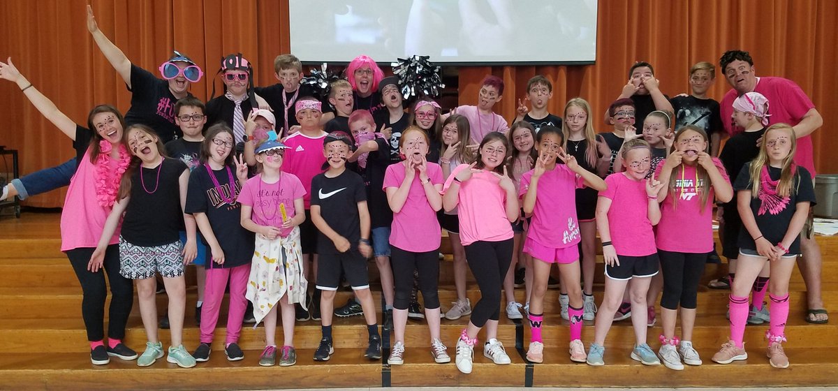 JennyEaster1's tweet photo. Love our crew💕❤💕
@PowElem https://t.co/lh01YgvG4U