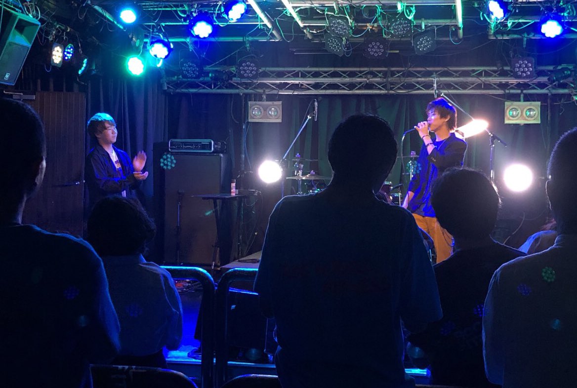 ZEROCRYSiS_Vo's tweet photo. 【本日ライブ!】
今日は大塚Hearts+にてライブです!出演は19:30〜!
色んな曲やります!(笑)
まだまだご予約受付中〜✨
笹山太陽さん主催「歌謡Rock Show」
前売2,000円/当日2,500円(+1drink600円)
Open17:20 Start17:50
#笹山太陽/#KanChan/#山田流星/#STARBABYS/#HASHiO/#ちょこち/#ふうと https://t.co/FRVtfJKppz