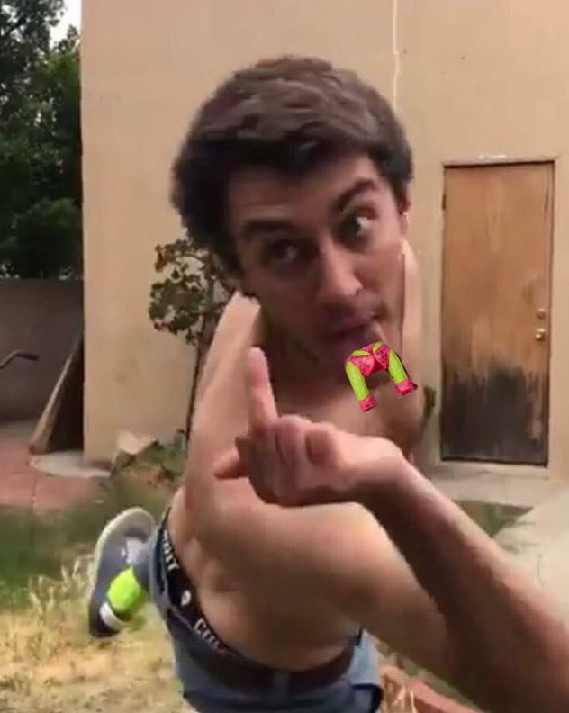 virgoberries_'s tweet photo. My mom, telling me             Me, age 7.
to stop eating all my
Polly pocket clothes. https://t.co/CvT34t1gUu