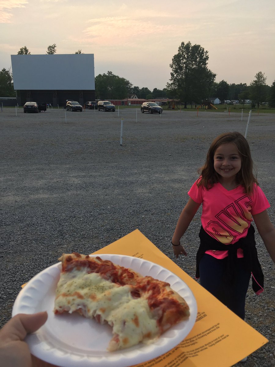 MrsNicoKdg's tweet photo. So much fun watching #Aladdin at #StarliteDrivein with this cutie!! #AWholeNewWorld #drivein #summernights https://t.co/FUO1ZvpUvQ