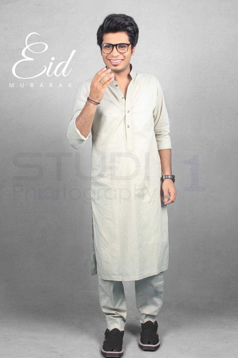 Thezainassi's tweet photo. #EidMubarak 
@iamsrk https://t.co/kHrWXfE4Jp