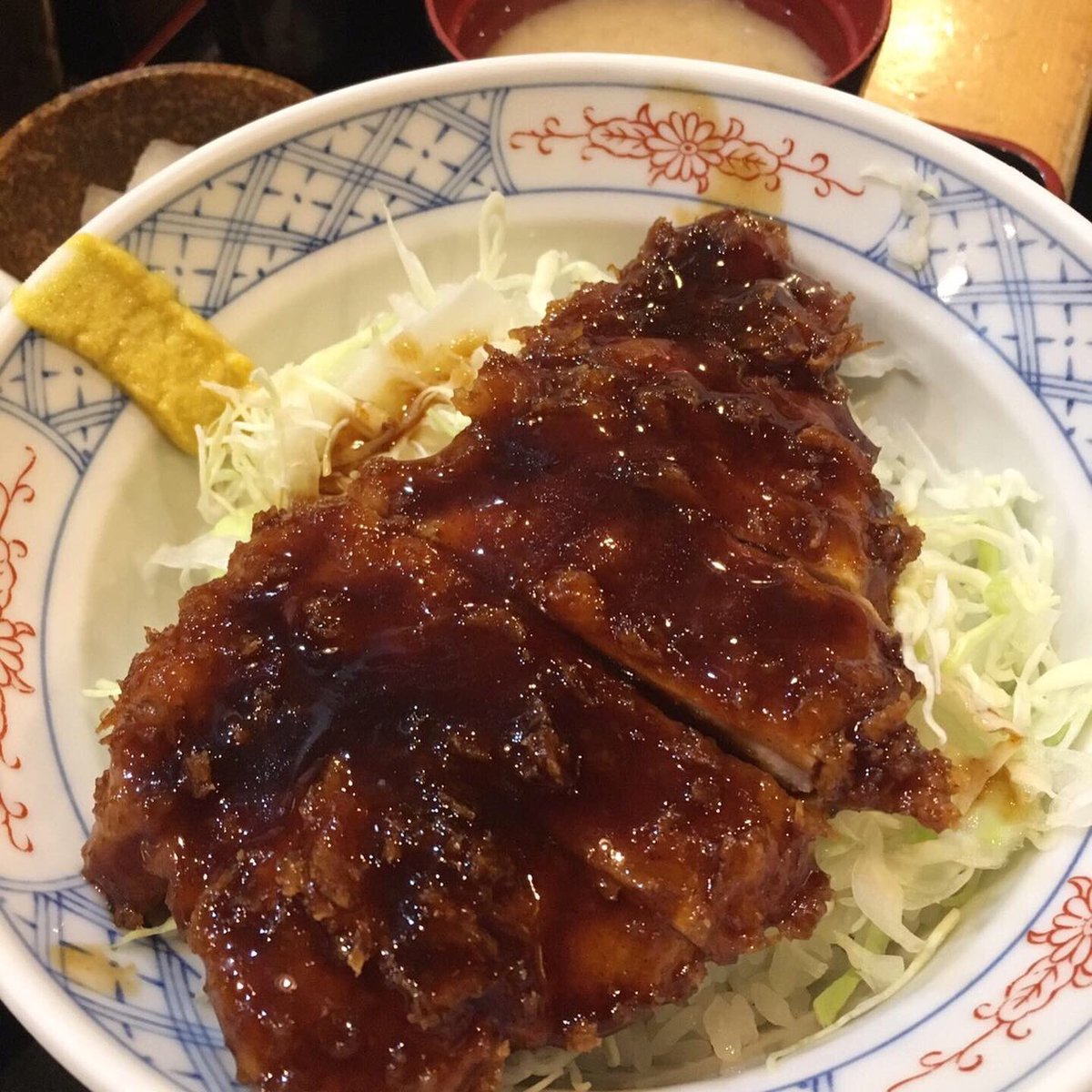 とんかつ まるや 立呑み新橋店 スタミナ回復 ソースかつ丼 600円 セット 0円 キャベツ みそ汁 お新香 忙しい日のお昼に美味い 早い 安いまるやの丼 Japan Tokyo サラリーマン 味方 とんかつまるや まるや とんかつ Tonkatsu Katu