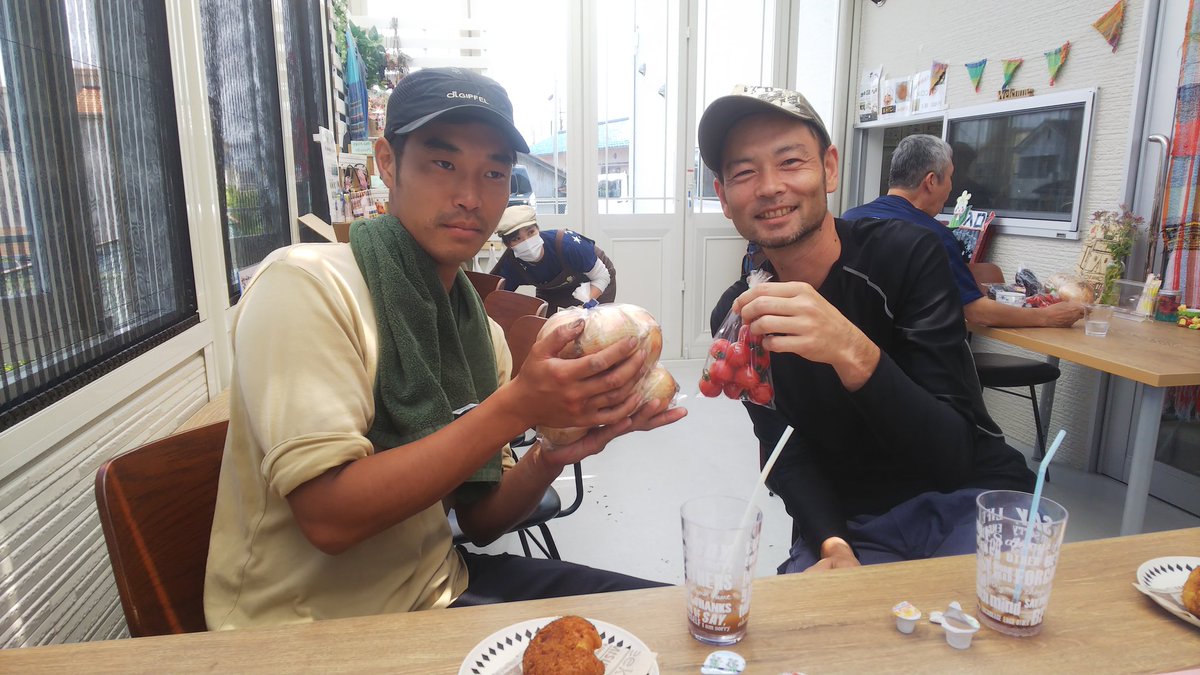 農 Labo 泉州 泉佐野市 中庄 いちょうの森 花筏カフェにて 農 Labo 泉州 メンバーの野菜を置いていただくことになりました 毎週水曜日 木曜日 １１ ３０ １６時まで お立ち寄りください