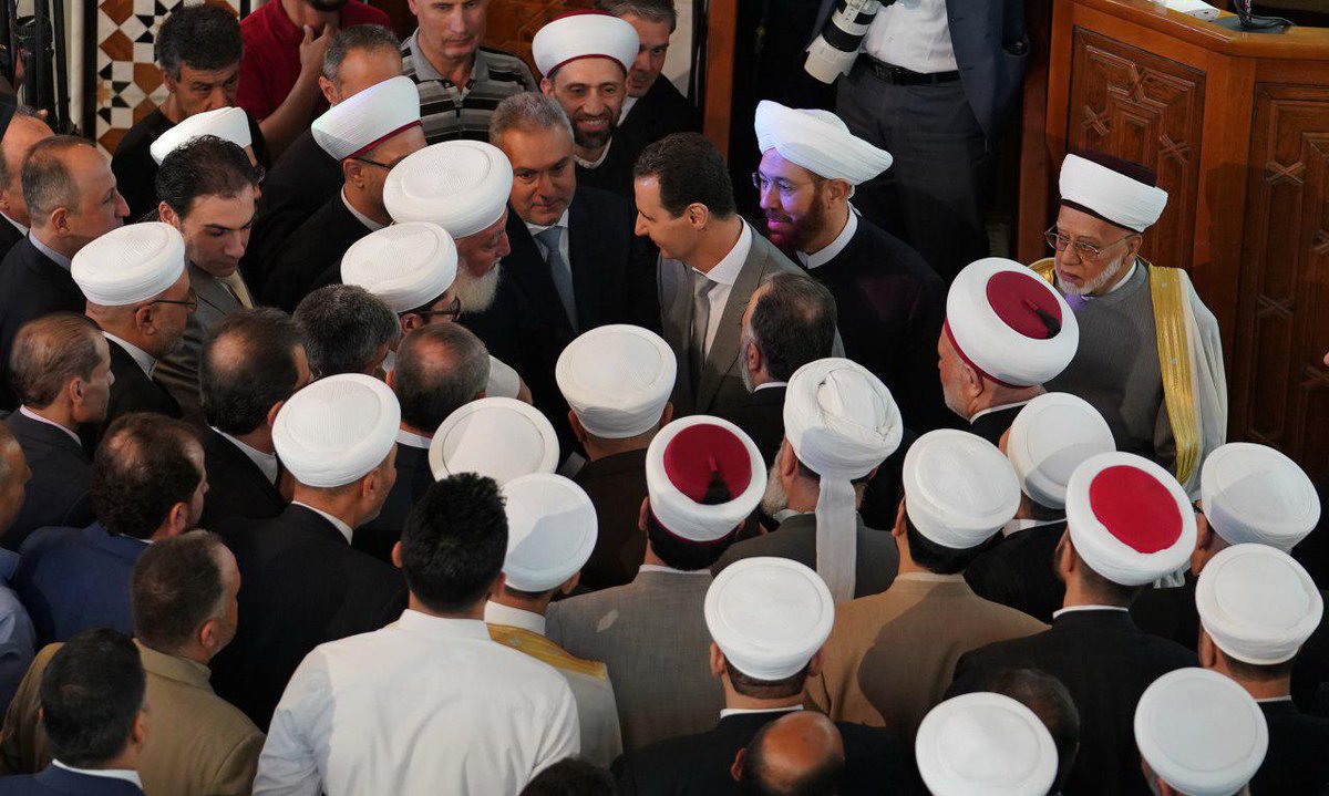 ahmadalissa's tweet photo. #SYRIA🇸🇾: President #Assad performs the #Eid prayers at the Hafez-Assad Mosque in #Damasus. Happy Eid Mr. President, Happy Eid Syria! Happy Eid, true friends of Syria!
#FromSyria https://t.co/fQNIYHK8dt