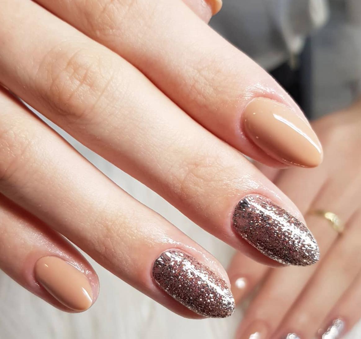 slixir's tweet photo. Wednesday nail inspiration from @beautybloom.lublin we're loving the nude and sparkle combination 💅🏽

#nailinspo #wednesdaynails #slixir #sparkle #nudenails #perfectpolishdays https://t.co/B32BN6y1DR