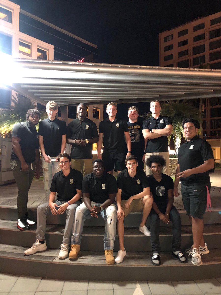 sgpoloskey's tweet photo. Tradition 🌮. #StyleNProfile🎭 @OHLionsFB https://t.co/JIXNeHc2DL