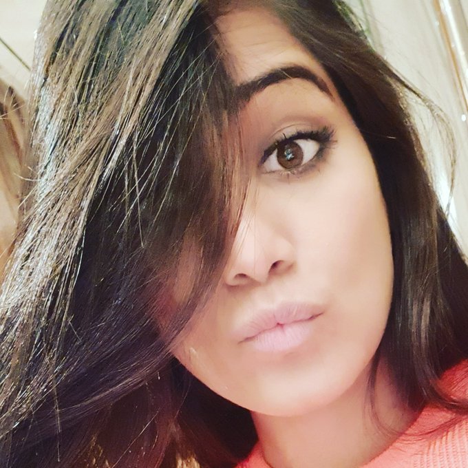 Eid Mubarak Tweethearts ❤  May Allah bless you with love, mercy &amp; compassion.  BTW, who's mother makes<a href="/tag/getwetwithpoonampandey"class="tags"><span>#getwetwithpoonampandey</span></a>