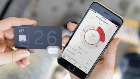 #N26: Markteintritt der Online-Bank in der #Schweiz mit minimalem Angebot:

- Euro-Girokonto und 
- Debit-Karte von Mastercard 

Das wird die Schweizer Banken kaum aufrütteln...

<a href="/finews_ch/">finews.ch</a>: finews.ch/news/banken/36… <a href="/n26/">N26</a> #FinTech #Smartphone #Banking
