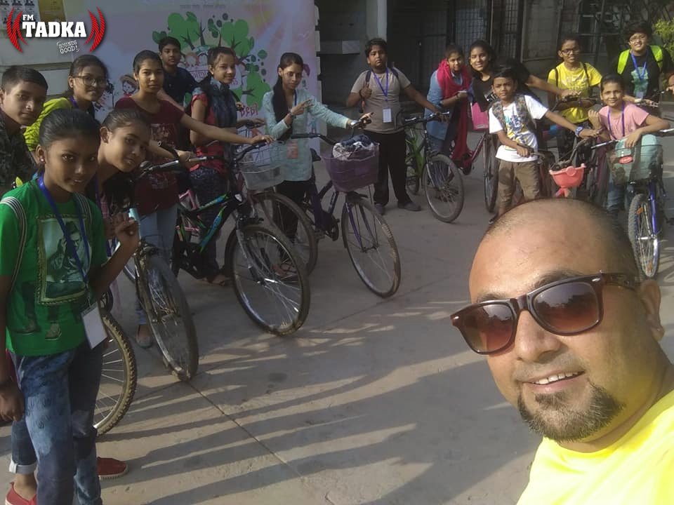 fm_tadka's tweet photo. #CyclePe #WorldEnvironmentDay Contribute to save the Environment. @NCZCC
Kyunki Sochenge to badlega. #OnethoughtOneChange.
Tadka ka Ladka @TadkaRJRahul.
#Nczcc #WorldEnvironmentDay2019
#FMTadka #SoundsGood #PrayagrajLocal https://t.co/kNcJhujS0a