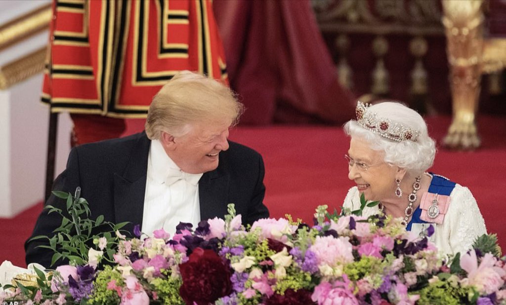 @realDonaldTrump This is my fav pic of the trip!  They both look GENUINELY happy w/ each other's company! @POTUS and #QueenElizabeth

#UKVisit #USStateVisit 

Photo: credit @DailyMailUK