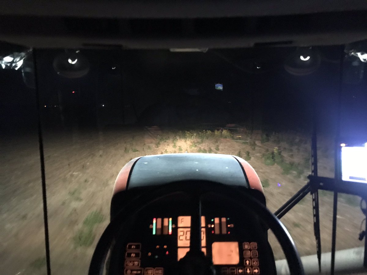 mqtthrw's tweet image. Lots of lights lighting up the neighborhood tonight!! What a great night to plant some #ILCorn #agtwitter #summerplant2k19 @A_Will_99