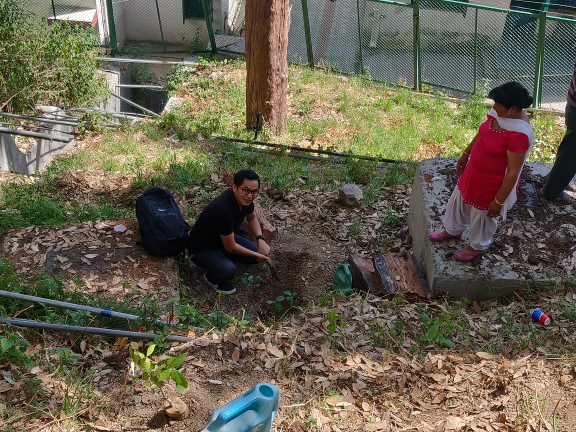 ChakmaTarit's tweet photo. Happy #WorldEnvironmentDay2019 Let's all join together to plant a tree. #PlantationDriveLBSNAA #NatureLovesClub
#LetsPlantTree @UNEnvironment https://t.co/gpgC4zCl22