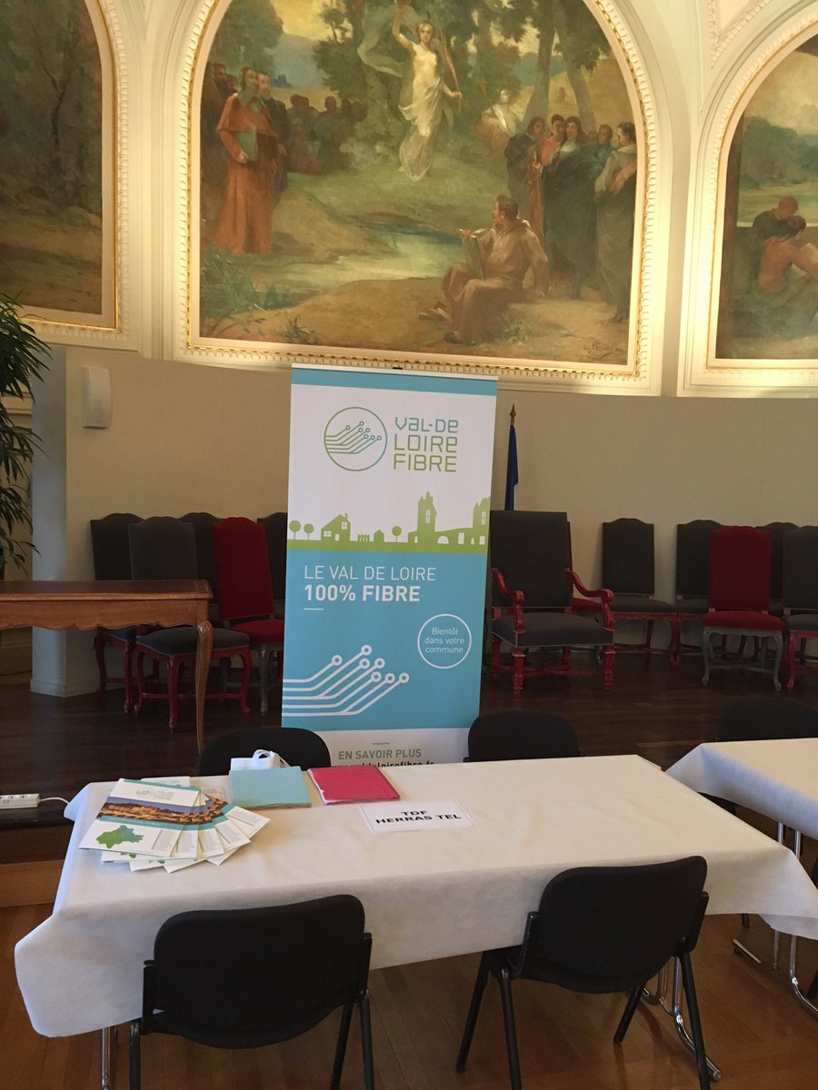 valdeloirefibre's tweet photo. Envie d’une belle rencontre ? Venez nous voir ce mercredi 05 juin au forum « Tours pour l’emploi » à l’hôtel de ville de TOURS (salle des mariages...) Grosse journée pour la fibre ! #TDFGroupe #VDLF #Fibre #Emploi https://t.co/gViSdNUFeg