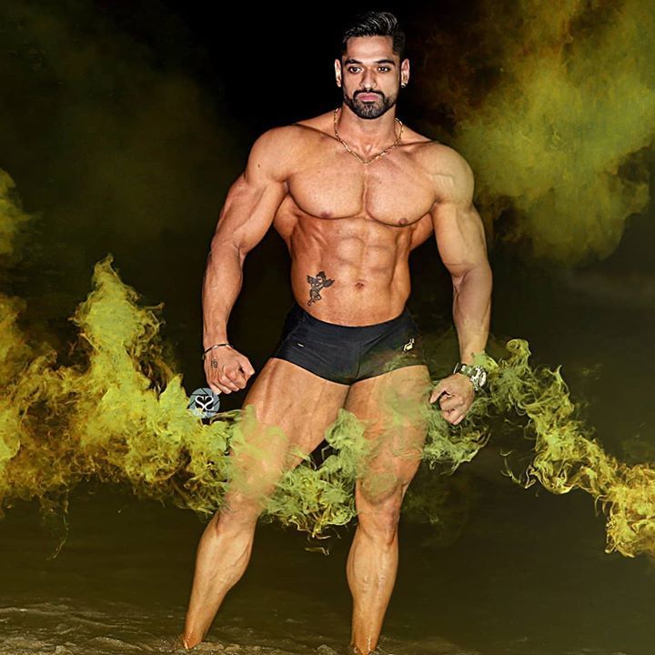 indianbodybuild's tweet photo. Ranjeet Singh @ranjeet_singh_rick 💪
#Repost
I'm cut✂️ from a different fabric👕 they dont make that anymore!
#peopleschamp #teamcorejailroad #absolutenutrition #eggon #ihffsquad #classicphysique #onelove #onedream #hunk #inspire #class #shredded #shredz #beachbody #arms #mo… https://t.co/XGKrCPVUAC