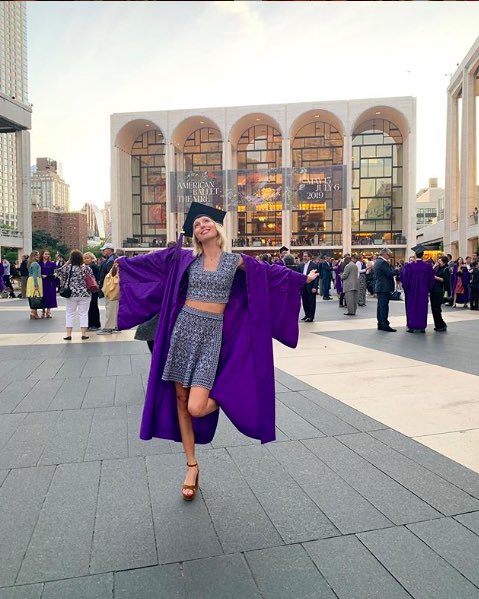 HelloMagazineME's tweet photo. Princess Maria-Olympia of Greece and Denmark; The American-born fashion model, socialite and member of the Greek royal family graduated from the New York University, batch of 2019. #NYU #princessmariaolympiaofgreece #hellomagme #hellome #hellomiddleeast #helloloves #helloroyals https://t.co/sdXF8rB6uz