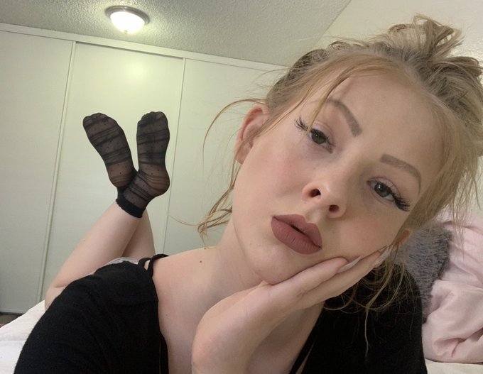 1 pic. New #nylonsocks what do you think? 
#footgoddess #footqueen #nylonworship #footworship #feetpics