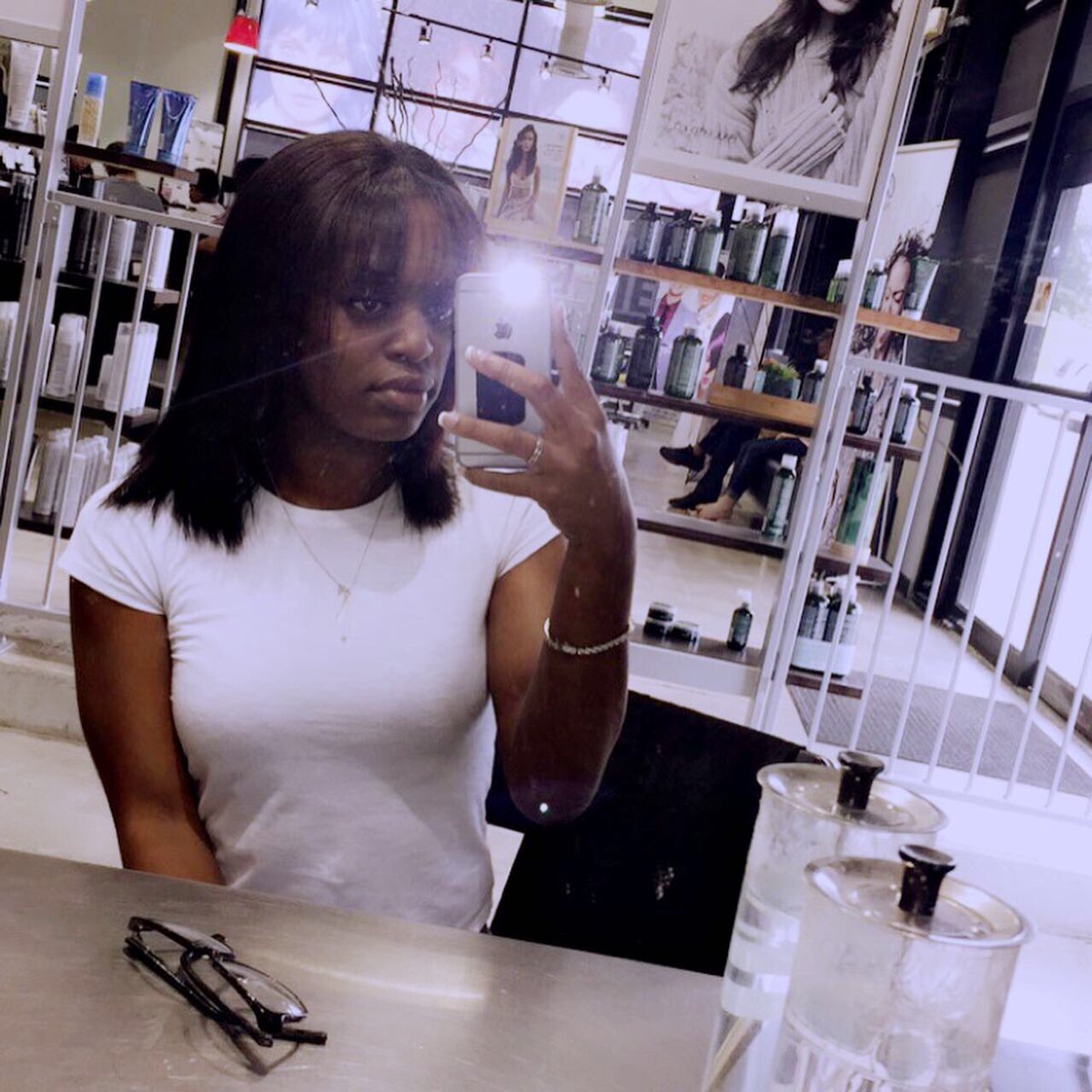 jaune_shauna's tweet photo. Did something different 💛 #chinesebangs https://t.co/Qm9yc4ORWA