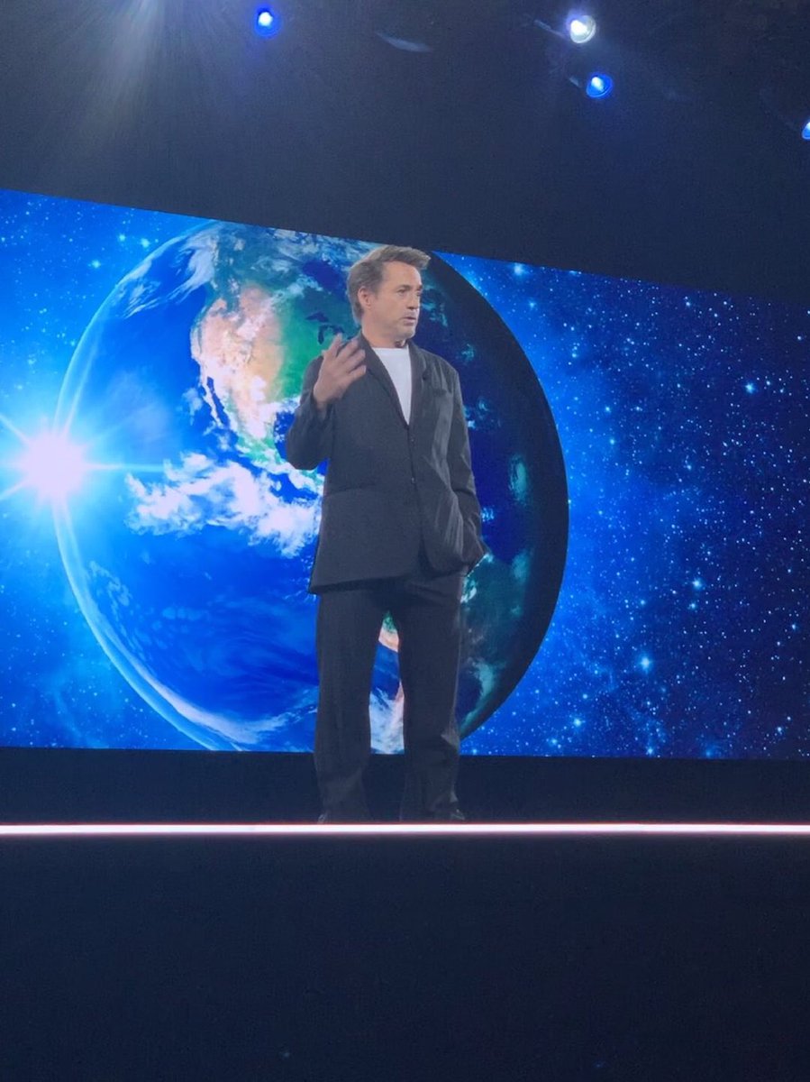 hopelessrdj's tweet photo. rdj using his fame to talk about the environment  and technology is such a tony stark behaviour. he promised to dedicate his next few years to helping clean the earth with robotics and nanotechnology. we truly dont deserve robert downey junior. https://t.co/gdlykfOmu9