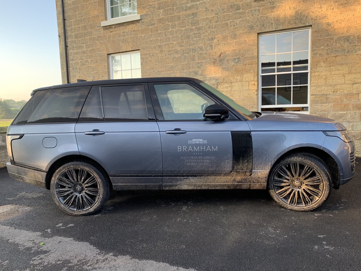NACPritchard's tweet image. My lush ride for Horse Trials week! Thanks so much @LandRover_UK, I love it! #EBHT #Bramham #Bramhampark @BramhamPark #bramhamhorsetrials #landrover #rangerover #byronblue @LandRoverUKPR