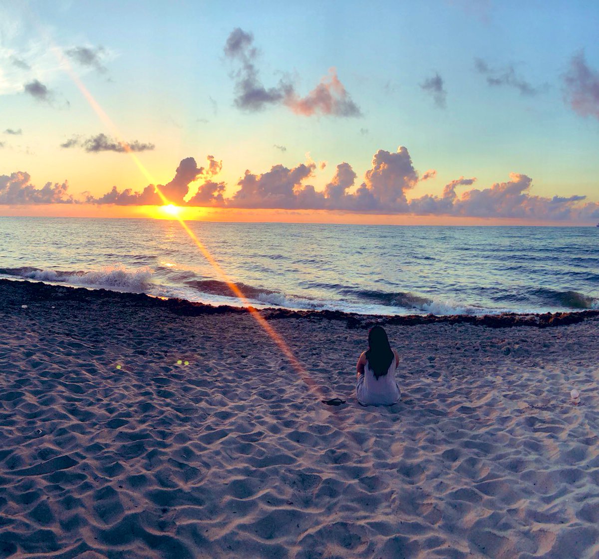 addpunctuation's tweet photo. Many don’t see a city like Miami as a soul cleansing one, but while there this past weekend, I felt my vibrations reach new levels. Yes, there was dancing and toasting and good company...
But I was the girl sneaking out while others were stumbling in. ☀️#chasersofthelight https://t.co/ZvT2eOWY4k