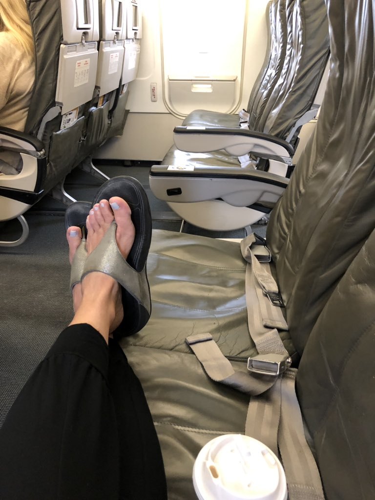 GretchenCarlson's tweet photo. This never happens ... except for today!! #happyhumpday #emptyflight #happywednesday https://t.co/2GOkUs1G2g