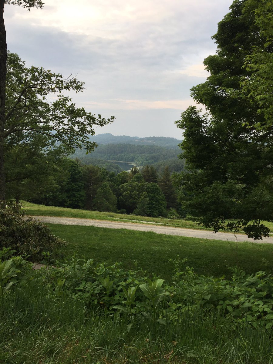 CoachJMBentley's tweet photo. Great way to start the day running at #Mosescone #BooneNC #ReachTheSummit https://t.co/zIuEaZAjGd