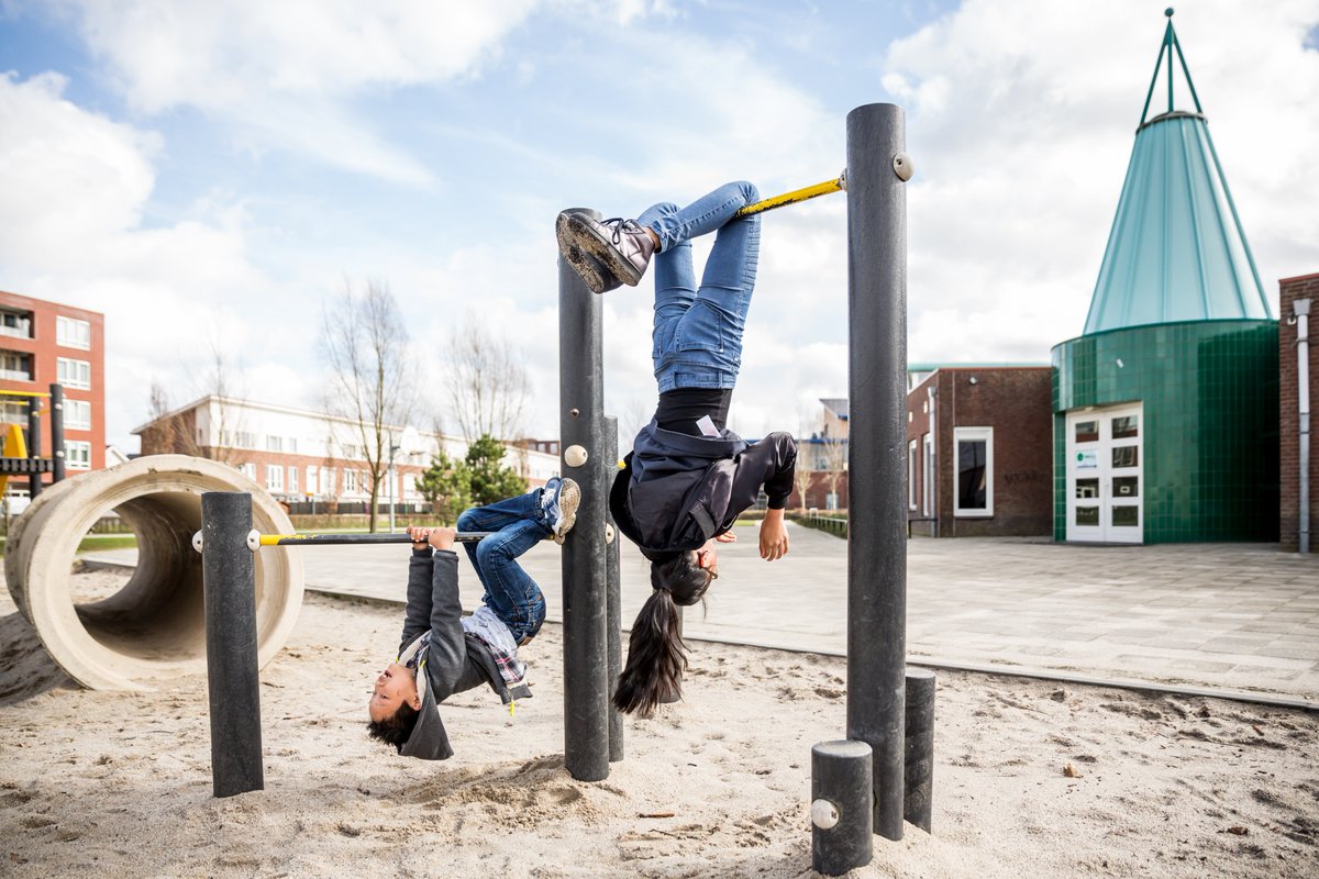 Hoe denken ouders over sport en beweging van hun kind? En welke ervaring hebben zij met het consultatiebureau en de scholen op dit onderwerp? 
Je vindt de antwoorden in de peiling: sport en bewegen van het Landelijk Ouderpanel &amp; @KCsportnl. bit.ly/2JUXuL3