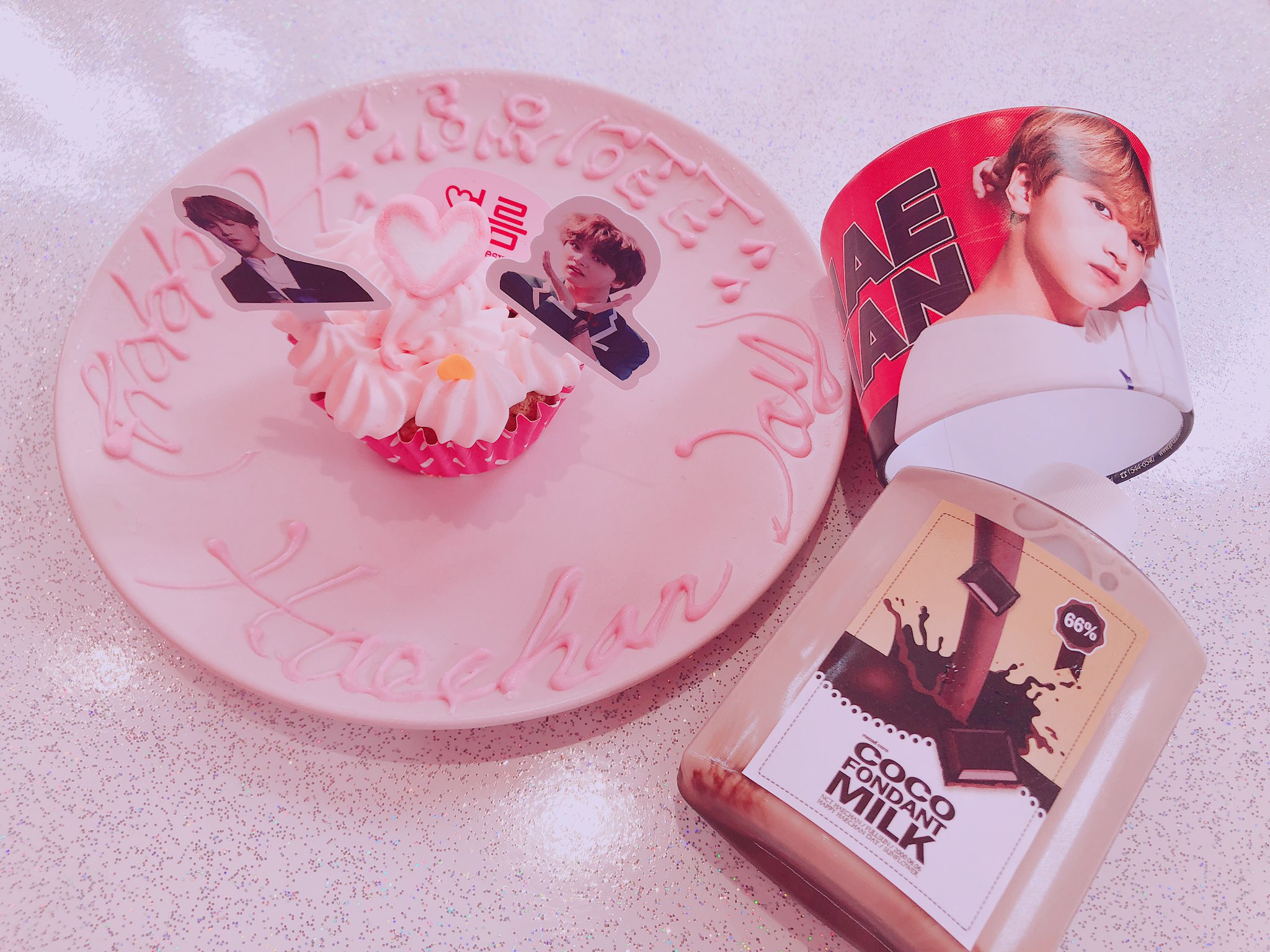 여름 Cafe Yolum 明日6 6はnctヘチャンさん お誕生日当日です ぜひヨルムにてお祝いして下さい Roundcoco0606 様 特典のデコピックをカップケーキに付けると かわいいです プレートにはヘチャンさんメッセージが 入っています Happyhaechanday 여름 Cafe Yolum 明日6 6はnctヘチャンさん お誕生日当日です ぜひヨルムにてお祝いして下さい Roundcoco0606 様 特典のデコピックをカップケーキに付けると かわいいです プレートにはヘチャンさんメッセージが 入っています Happyhaechanday