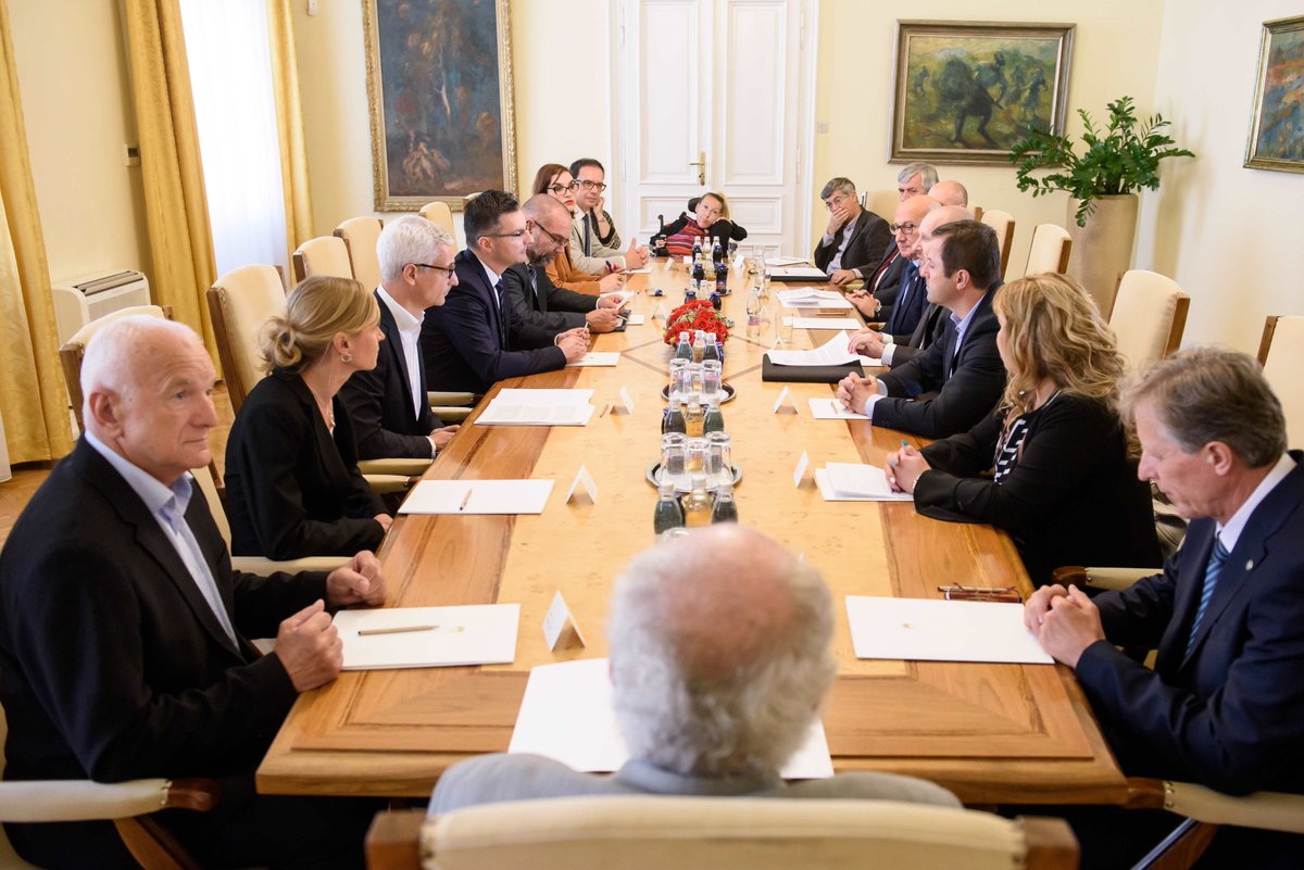 InfoNsios's tweet photo. PV Marjan Šarec je sprejel invalidske, humanitarne in športne org. Predstavili smo mu programe in izzive, PV je spomnil, da je tudi sam prostovoljec in pozna NVO. Sprejel je predlog predsednika NSIOS Boruta Severja, da se tako srečanje odslej izvede vsako leto. https://t.co/XHJLwHzbY6